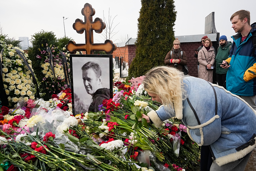 Отстраниха за три години руски свещеник, отслужил панихида в памет на Навални